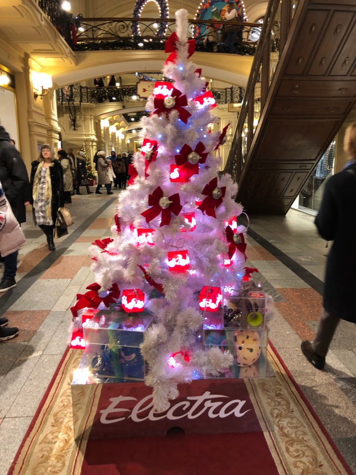 Москва предновогодняя... выставка новогодних елок в ГУМе - очень красиво