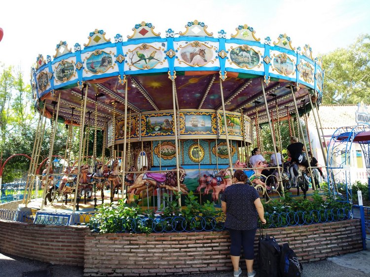 Тайна моего имени. Часть девятая. Испания, Бенальмадена, Парк Тиволи. Лесли путает все планы