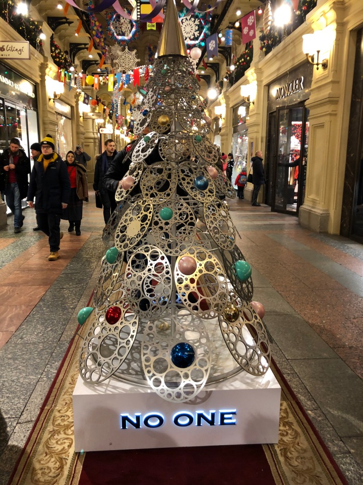 Москва предновогодняя... выставка новогодних елок в ГУМе - очень красиво