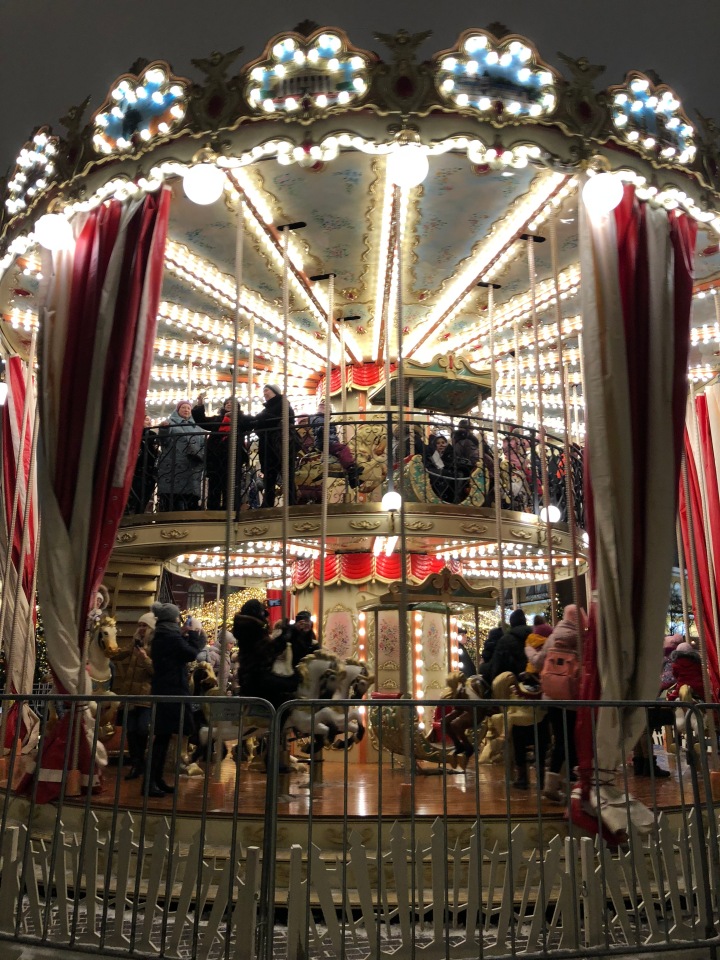 Москва предновогодняя... выставка новогодних елок в ГУМе - очень красиво