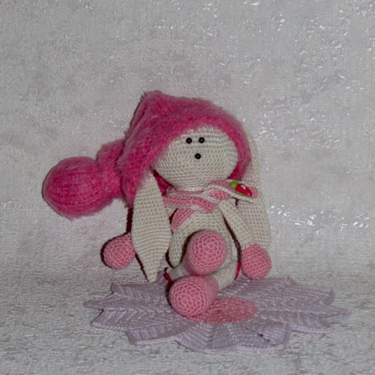 Авторская вязаная игрушка (амигуруми): Зая - недотрога (фото 4)