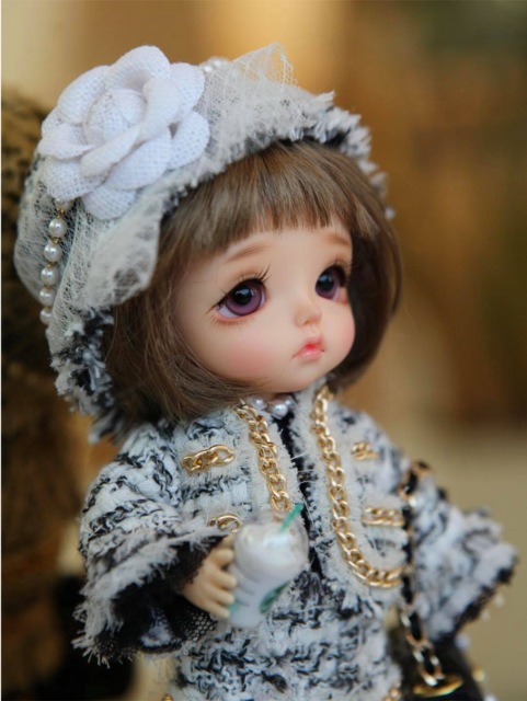 Релиз Salon De Lati в формате Lati Yellow от Latidoll