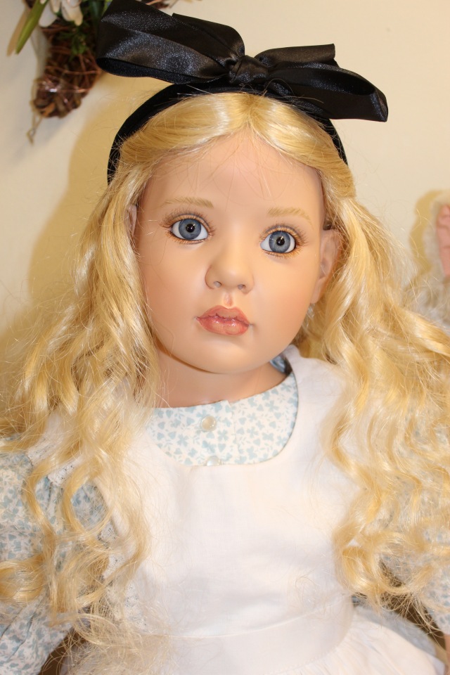 Встреча коллекционеров в магазине. Выбор кукол из новой коллекции Гюнзел. Часть первая - Алиса. ОПРОСНИК