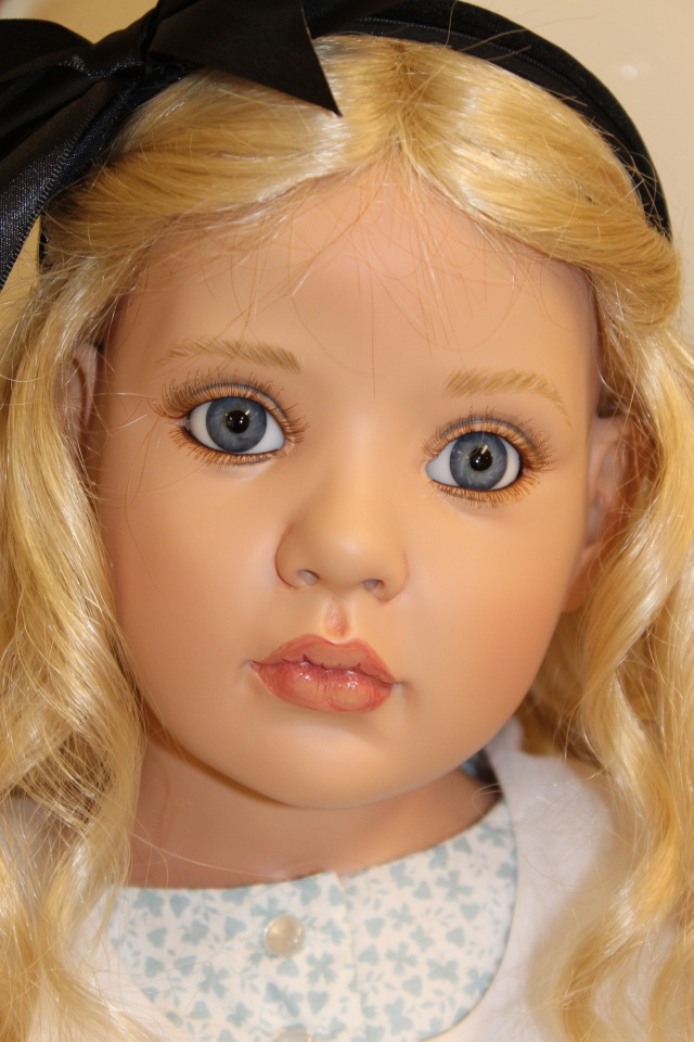 Встреча коллекционеров в магазине. Выбор кукол из новой коллекции Гюнзел. Часть первая - Алиса. ОПРОСНИК