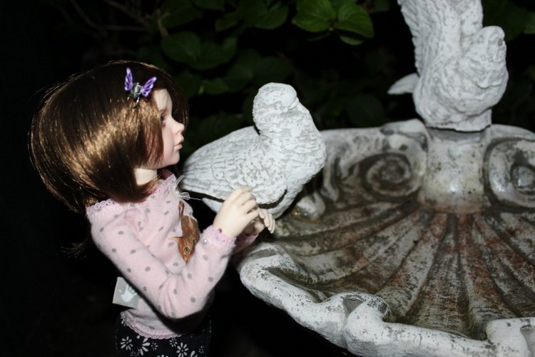 Вечерний сад. Розочка в пижамке