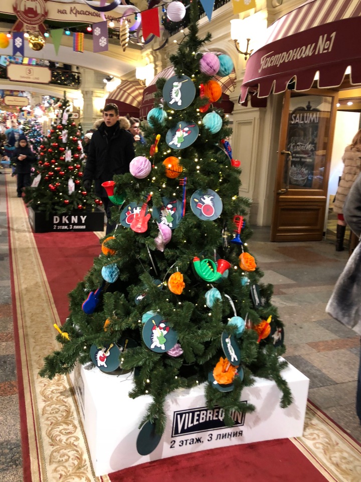 Москва предновогодняя... выставка новогодних елок в ГУМе - очень красиво