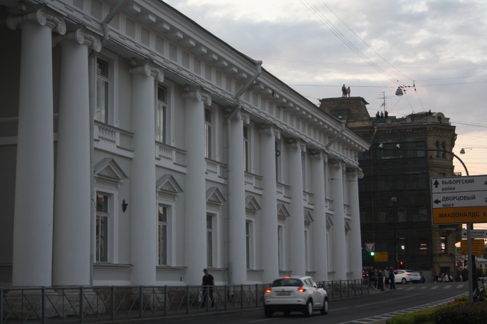 Петербург. Прогулка по крышам. Котокафе. Старые слайды