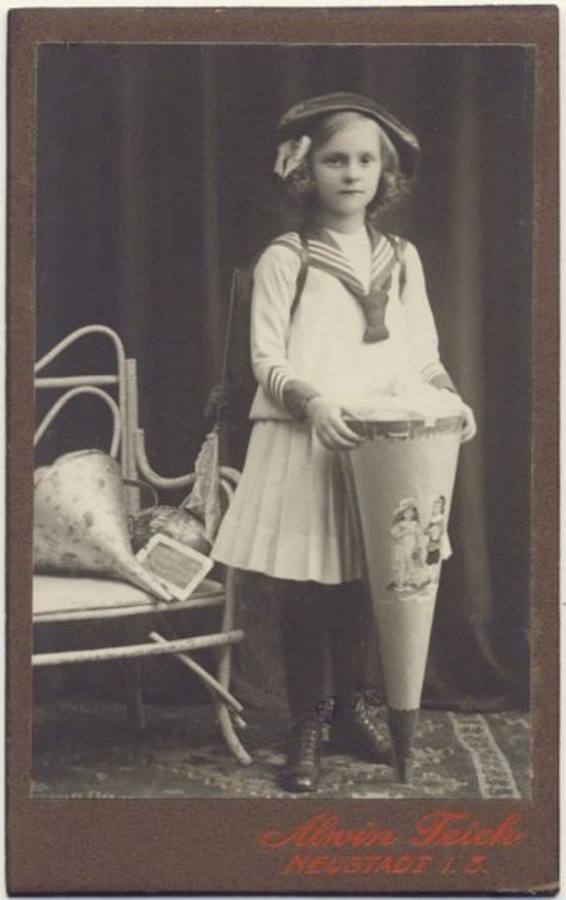 Что такое Schultüte? И с чем его едят