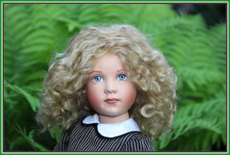 Sonja гуляет в саду. Коллекционная кукла от Helen Kish