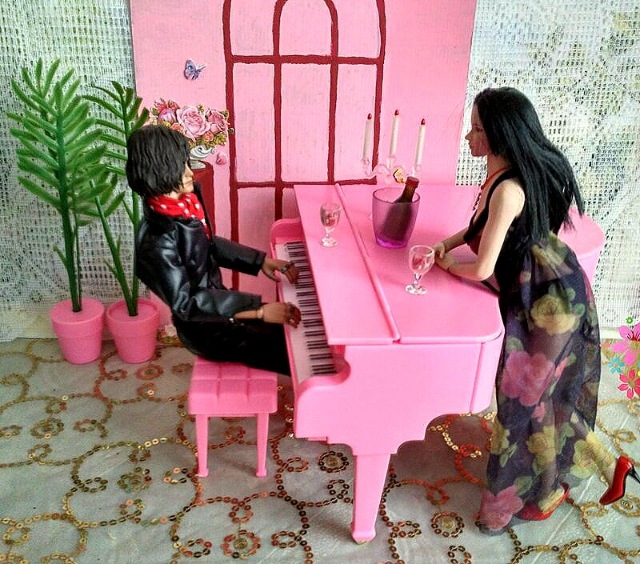 У пилона — Игровые куклы разных производителей (Разное): редкие бренды