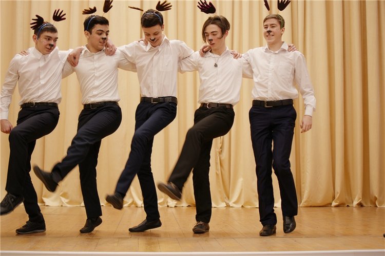 "...мир черно-белый весь разрисуют чудаки!"