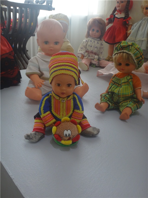 Выставка " Лабиринты кукольной жизни"