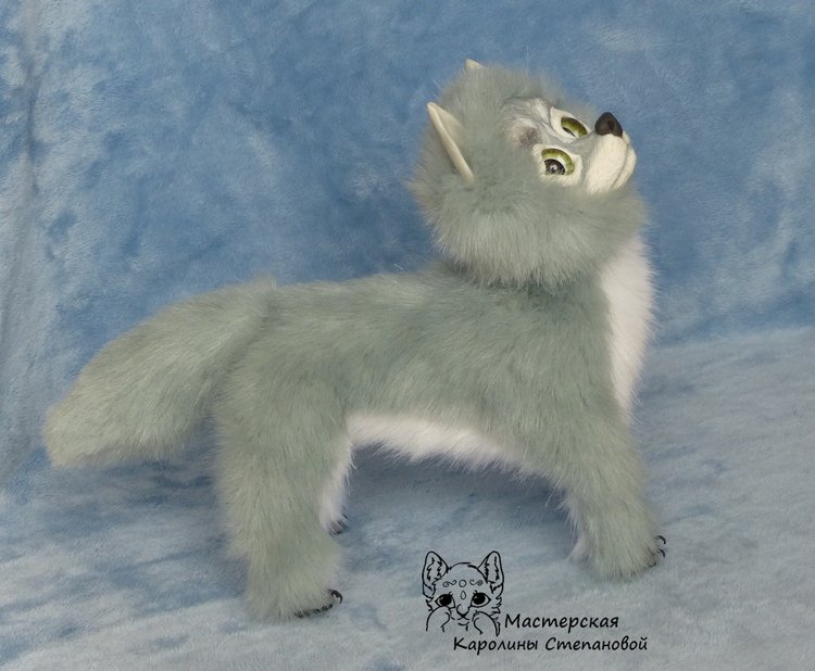 Серый волчонок, храбрый... маленький... Но с большим сердцем