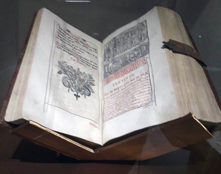 Выставка "Узоры свадьбы кружевной". Зал 2 | Бэйбики Выставка "Узоры свадьбы кружевной". Зал 2