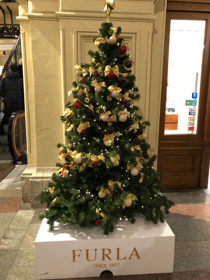 Москва предновогодняя... выставка новогодних елок в ГУМе - очень красиво