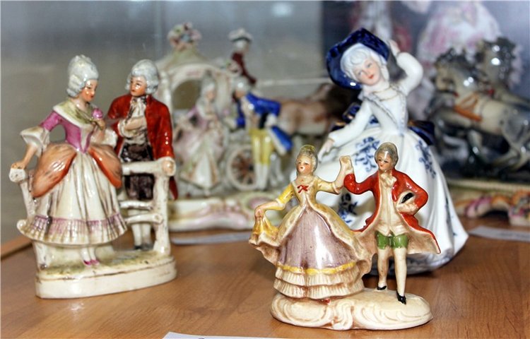 Выставка "Хрупкий мир фарфора", Старицкий краеведческий музей