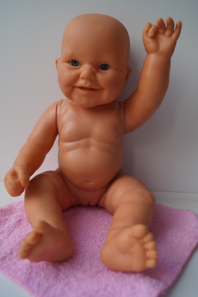 Вторая выписка ноября. Как поставить куклу на ножки, если их нет. Соединяю туловище и голову. У нас и пирамидки лечатся