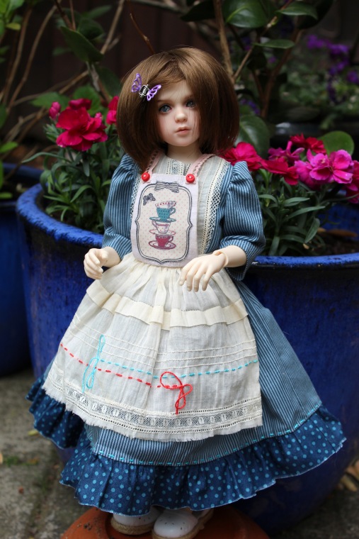 Розочка в образе Алисы. Домашнее видео (фото 8)