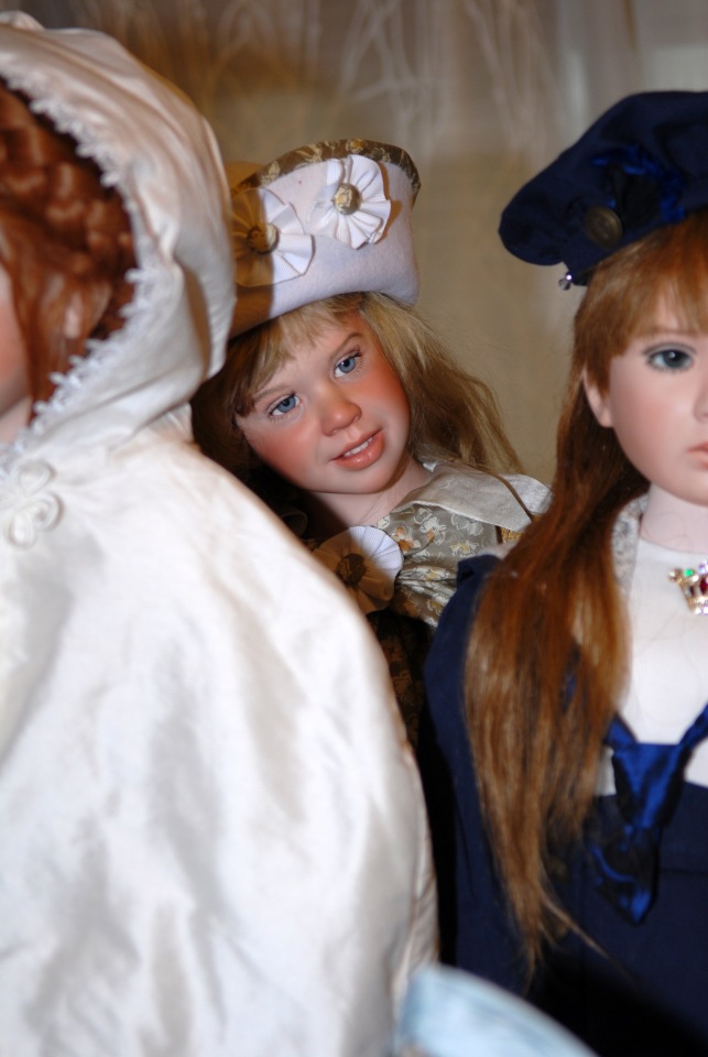 История о том, как я поставила кукол в витрину. Проект "За стеклом"