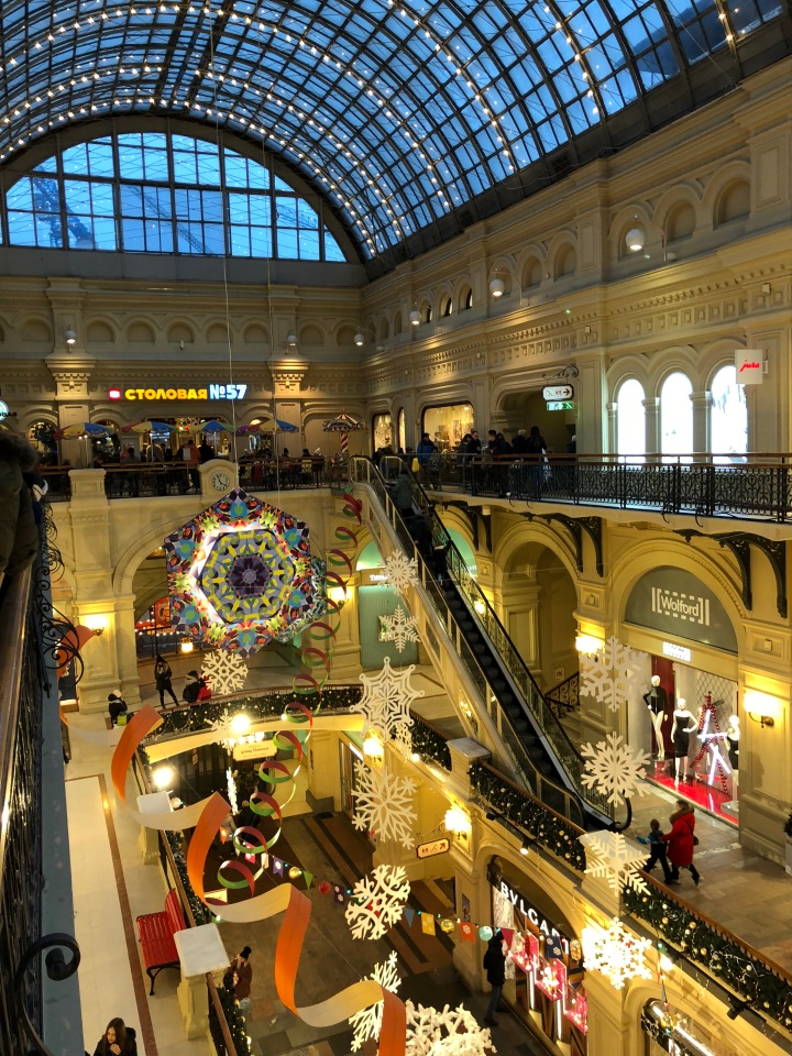 Москва предновогодняя... выставка новогодних елок в ГУМе - очень красиво