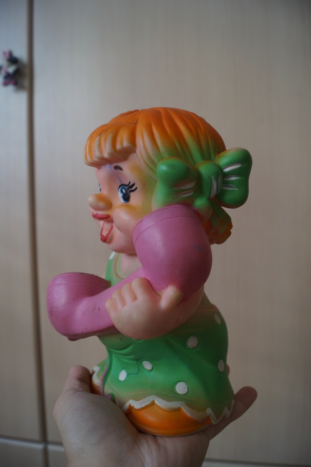 Вторая выписка октября. Машенька здорова. Кукла из лужи стала милашкой. Коровка замычала. Как поставить Лолочку на ножки,