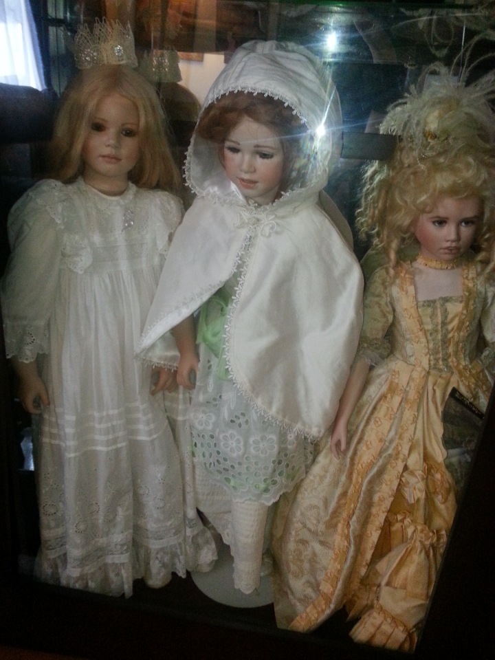 История о том, как я поставила кукол в витрину. Проект "За стеклом"