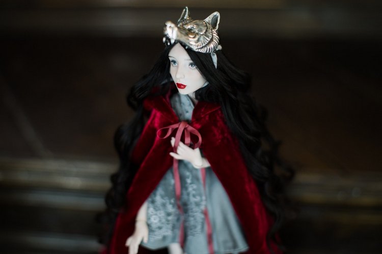 Девушка с татуировкой павлина и Красная Шапочка - фарфоровые куклы | Бэйбики Девушка с татуировкой павлина и Красная Шапочка - фарфоровые куклы