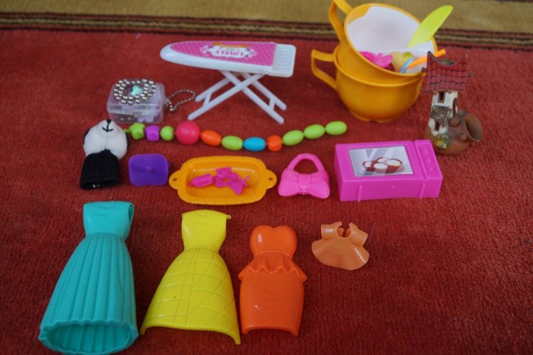 Посылки, посылки - с куклами, игрушками, обувью, одеждой