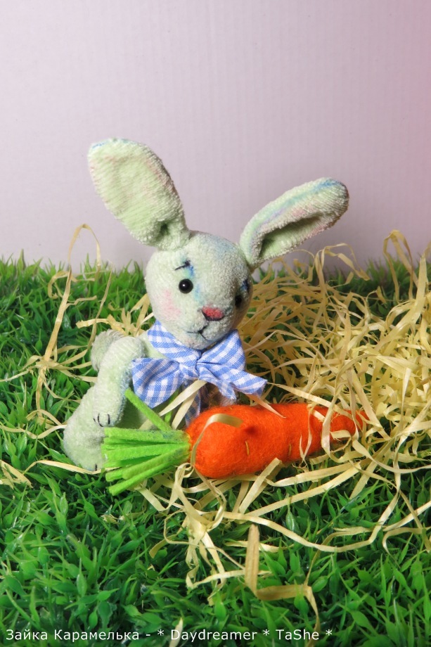 Зайка цвета свежего салата по имени Карамелька