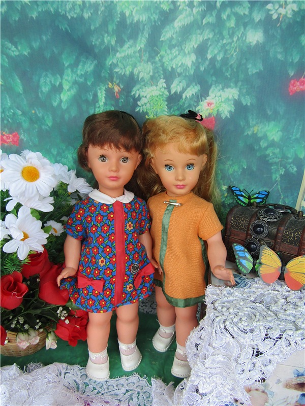 Две сестрички, две близняшки, никакие не двойняшки