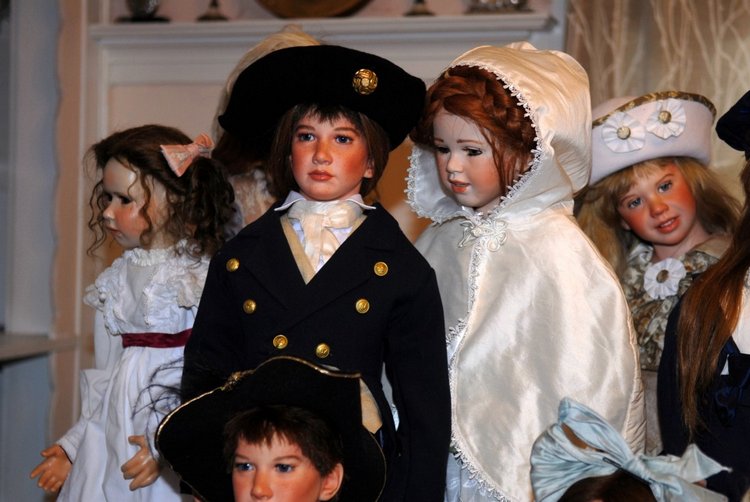 История о том, как я поставила кукол в витрину. Проект "За стеклом"