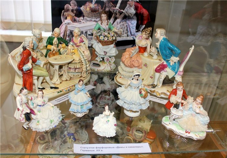 Выставка "Хрупкий мир фарфора", Старицкий краеведческий музей