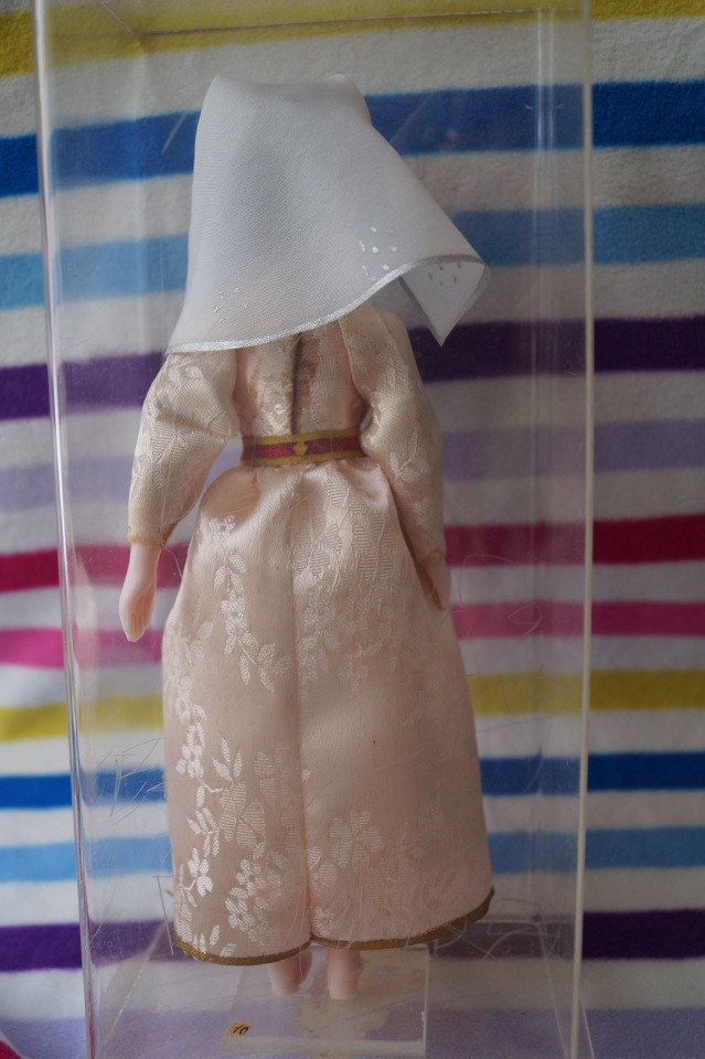 Помните, в детстве были такие игрушки, которые стояли в серванте и на них можно было только смотреть (фото 9)