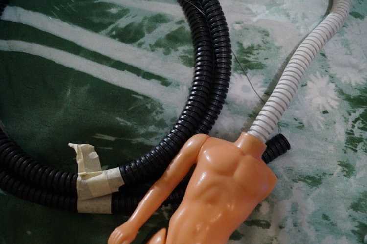 Третья выписка декабря. Ещё одна ёлочка здорова! Как починить шейное крепление кукломужчины (мои ошибки и способы их