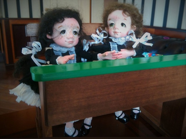 Школьная парта — Мебель для кукол и домиков: фото (фото 5)