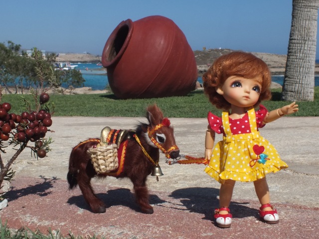 А какие игрушки у ваших кукол