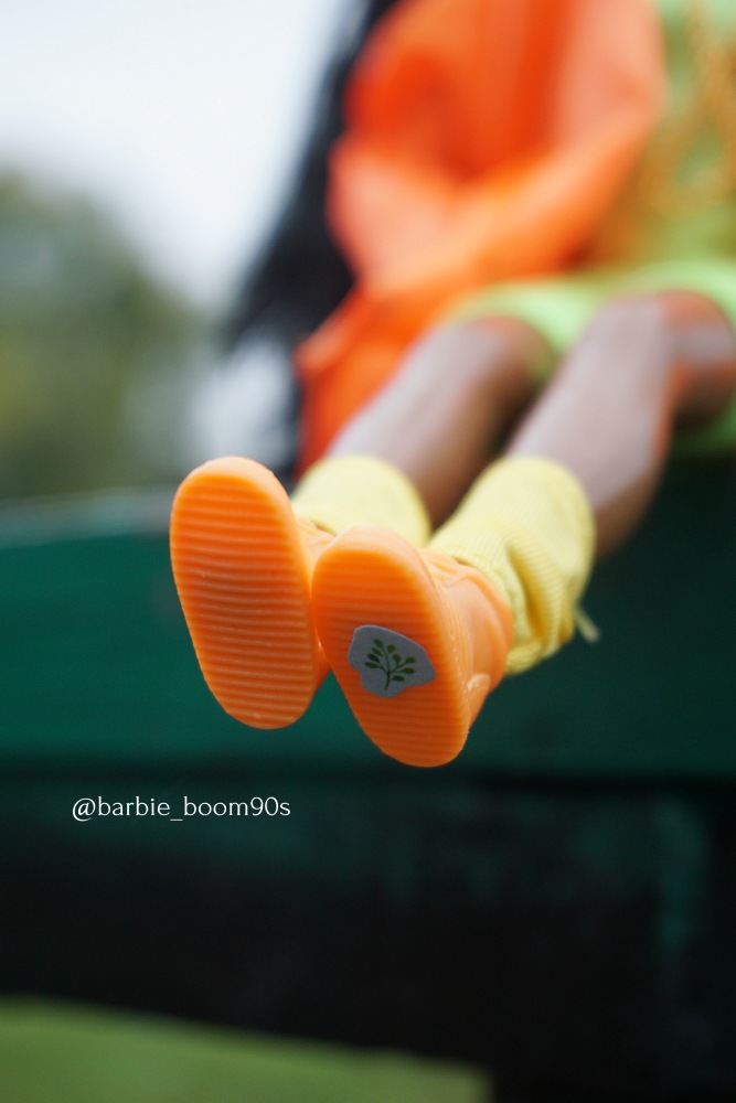 Осеннее лоскутное одеяло: море, футбол, экскаватор и вязаные куклы