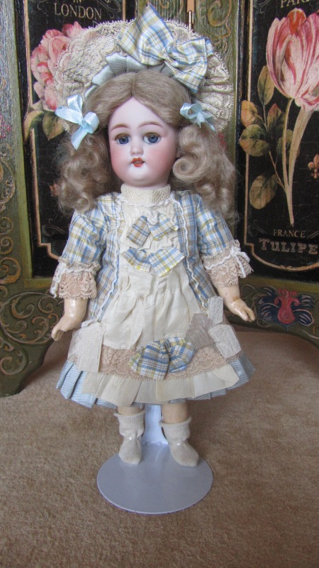 Новое платье для старой куклы (фото 2)