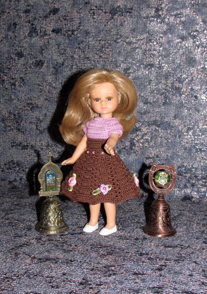 Вязаное платье на кукол Паола Рейна мини - 21 см (Paola Reina mini - 21 cm) (фото 2)