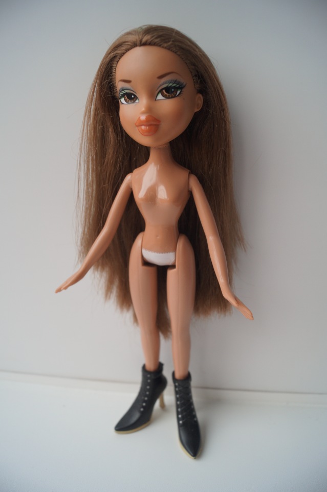 Первая выписка ноября. Починка шейного крепления у Братц, утерянная кисть восстановлена, как привести в порядок фабричную