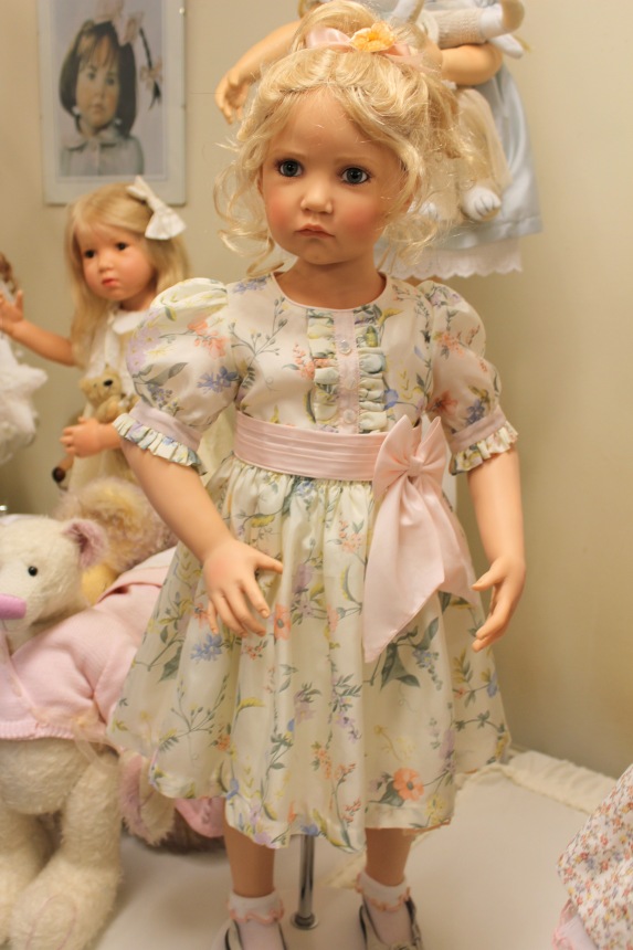 Рождественская встреча в магазине/клубе коллекционных кукол