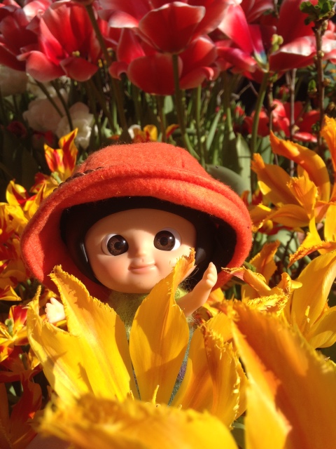 Яркие весенние краски и позитивный Mui-chan