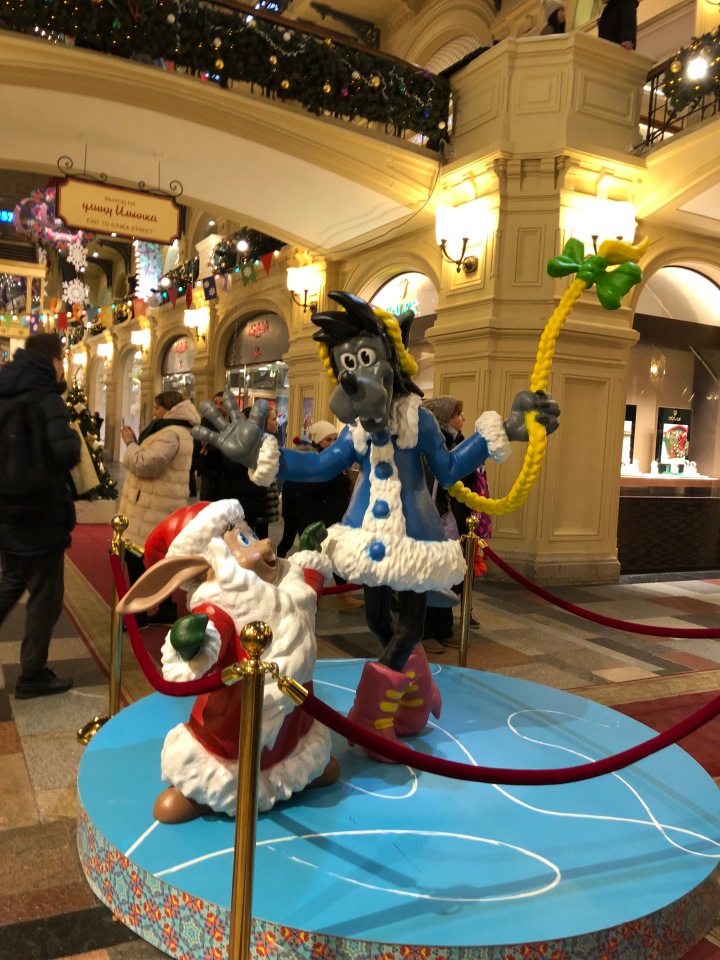 Москва предновогодняя... выставка новогодних елок в ГУМе - очень красиво