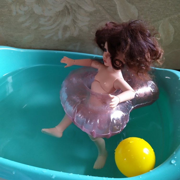 Как мы догоняли лето или примерка кругов для бассейна моей Боночкой