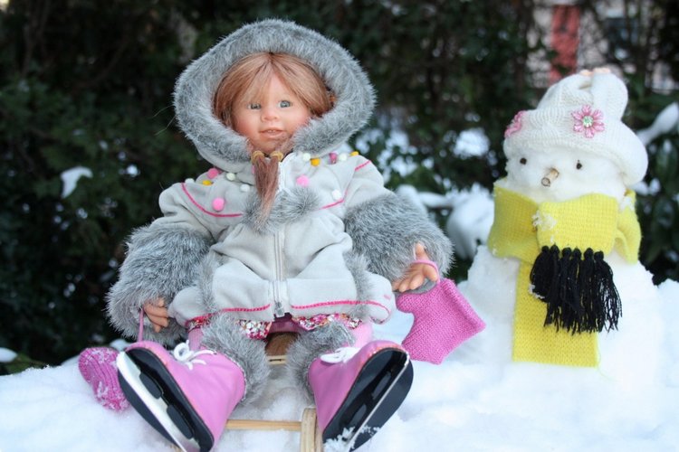 Снежные забавы Кети и Рози. Провожаем зиму