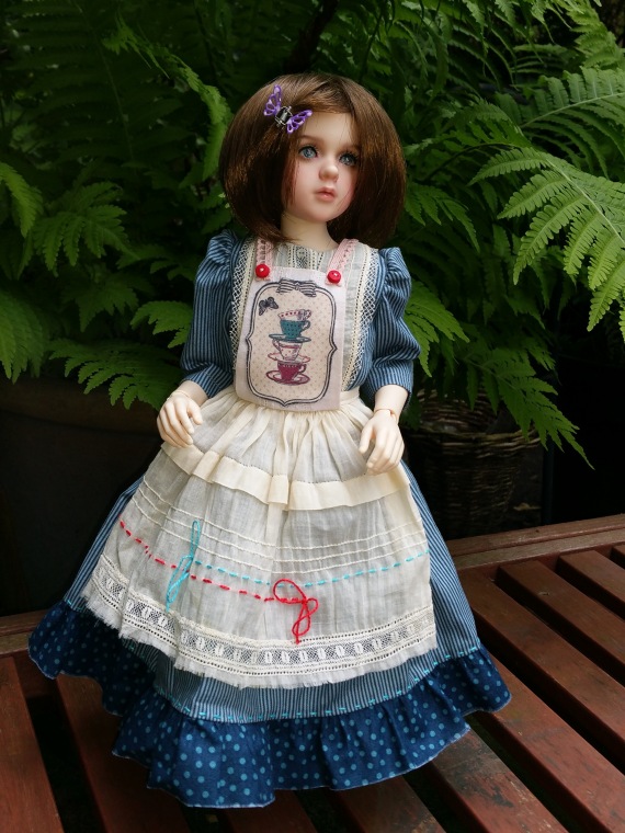 Розочка в образе Алисы. Домашнее видео (фото 4)