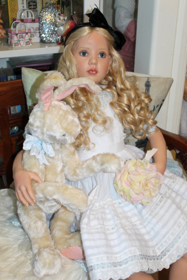 Алиса из Страны Чудес и ее кролик