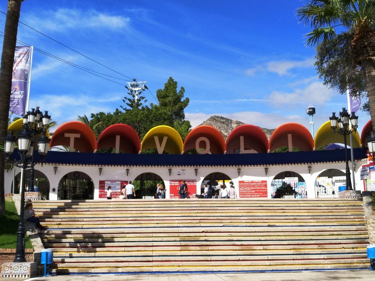 Тайна моего имени. Часть девятая. Испания, Бенальмадена, Парк Тиволи. Лесли путает все планы (фото 5)