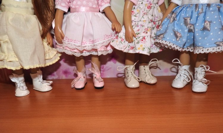 Куколки KIDZ'N'CATS mini и обувочка для них