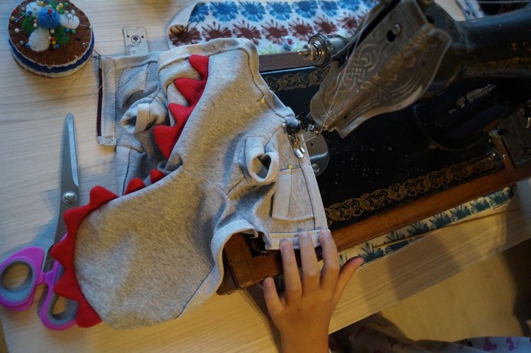 Агаша шьёт для Басика. Толстовка Дракоша